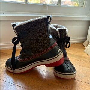 Sorel waterproof snow boots fleece lined